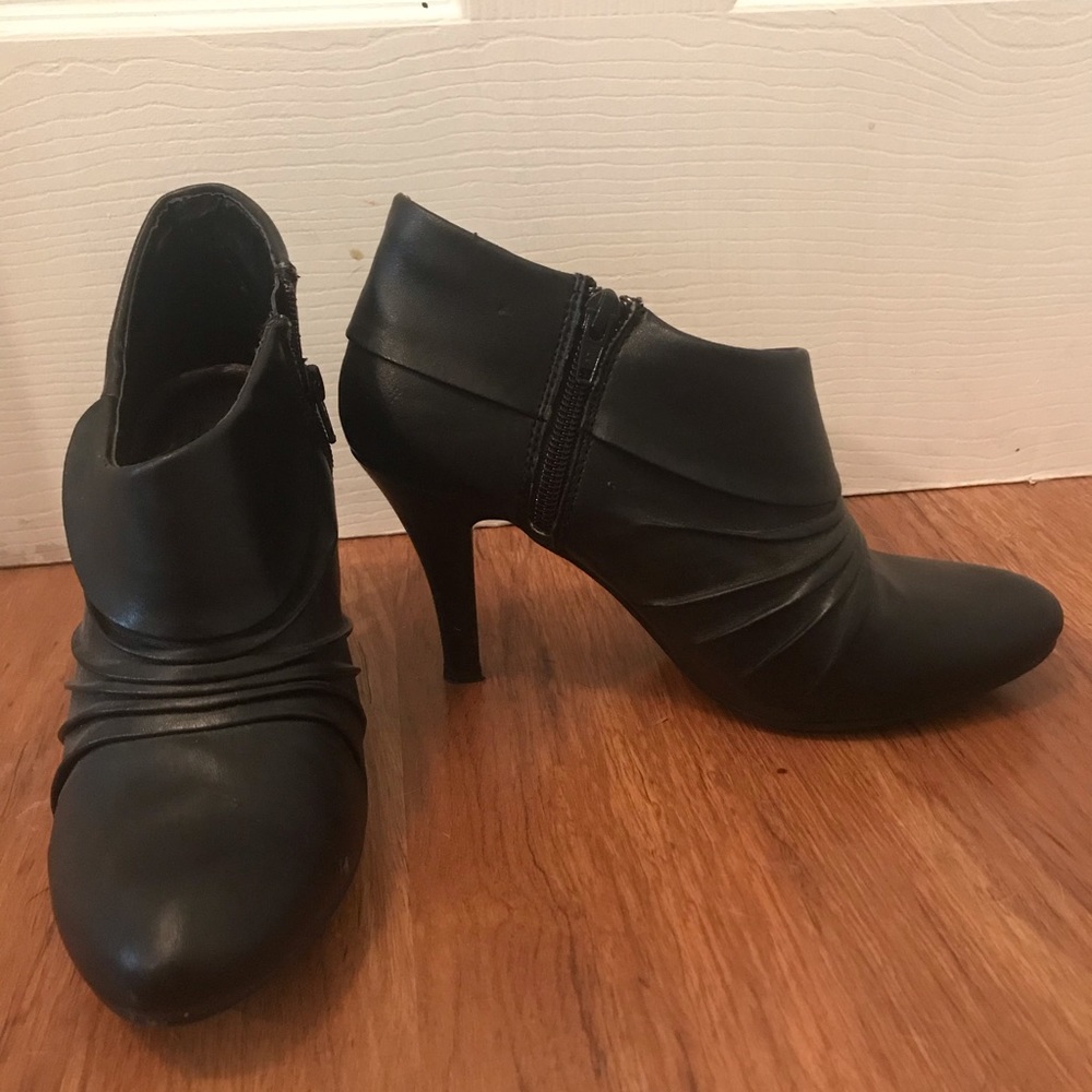 Skinny heeled, ankle boots